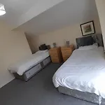 Blackpool - 2-Beds - Sleeps 5 - Pet Friendly