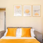 Central Brighton Seaside Retreat