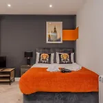 1-Bedroom With Balcony L Steps From Brighton Beach