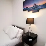 Beautiful Spacious Flat Near City Centre With Free Parking