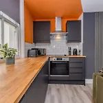 Luxe 2-Bedroom With Free Parking