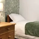 City Centre Mid-Terrace Victorian Townhouse