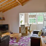 Magpie Cottage