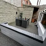 Albert Luxury Hottub & Jacuzzi Apartments