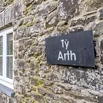 Ty Arth - Uk31652