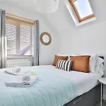 Stayright 2 Bed Beach House With Private Parking- Next To Barry Beach And Jackson Bay