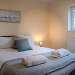 Spacious 4-Bedroom Home With Free Parking - Ideal For Those Working In Swansea