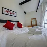 6 Torwood Gables