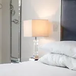 Apartment 17 Air-Conditioned Bedrooms