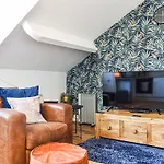 St Martins Square Apartment 3
