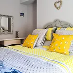Loweys Harbour Cottage