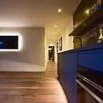 Wayside Lodge