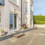 Bryn Y Mor Apartment