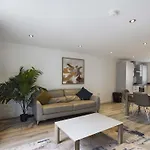 Free Parking Cozy 2 Bedroom Apartment In Belfast