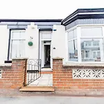 Barnes Cottage - Spacious 3Bed Near Stadium & City