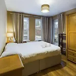 Free Parking - Stunning 2 Bedroom Apartment