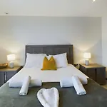 Luxurious 3 Bedroom Apartment In Belfast