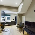 Modern 2 Bedroom Home In Belfast