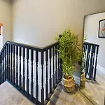 Modern 2 Bedroom Home In Belfast