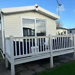 Lapwing 26, California Cliffs, Parkdean, Sleeps Eight, Free Wi-Fi, Pet Friendly, Bed Linen And Towels Included