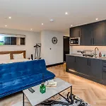 Prefect Studio Apartment At Central Brighton Next To Beach