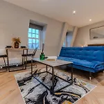 Prefect Studio Apartment At Central Brighton Next To Beach