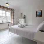18 Chamberlaine Road