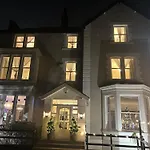Lansdowne House With Private Car Park