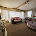 6 Berth Caravan For Hire At Seawick Holiday Park In Clacton-On-Sea Ref 27049Sw
