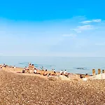Lovely Annexe By The Beach, In Central Worthing.