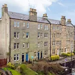 Comfy Edinburgh Base