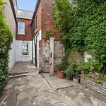Stranmillis House
