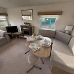 Cozy Coastal Caravan In Eyemouth