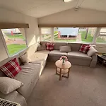 Cozy Coastal Caravan In Eyemouth