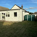 Downsview House- Spacious & Cozy 3Br Close To Seaside, University & Near Amex Stadium