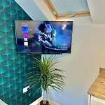 Cozy Apartment - Wifi - Smart Tv - Minutes Walk To Town And Beach - Sleeps 3