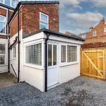 Spacious 4-Bedroom Home Near Bridlington Front