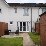 Edinburgh Luxury 4 Bedroom Townhouse With Free Parking