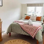 Cosy Rooms In Central Falmouth Townhouse
