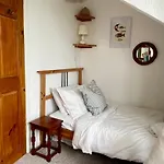 Cosy Rooms In Central Falmouth Townhouse