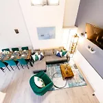 Fantastic 6 Bedroom House!