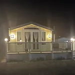 E3 2 Bed Deluxe Sandfield Next To The Golden Palm