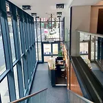 Central Hastings Modern Studio Apartment