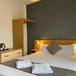 Alumhurst Hotel