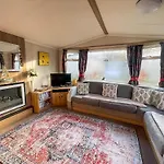 Superb 8 Berth Caravan At Caldecott Hall Country Park, Norfolk Ref 91055C