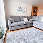 Waterside Apartment, Central Falmouth, Vi-Spring King Bed, Gated Parking
