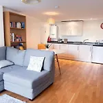 Waterside Apartment, Central Falmouth, Vi-Spring King Bed, Gated Parking