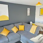 Ardenlee - Stylish 3 Bed Apt Close To City, Parking And Wifi
