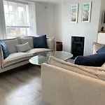 The Little Seahorse - Newly Renovated Cottage 5Mins Walk The Beach With Hot Tub