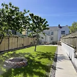 The Little Seahorse - Newly Renovated Cottage 5Mins Walk The Beach With Hot Tub